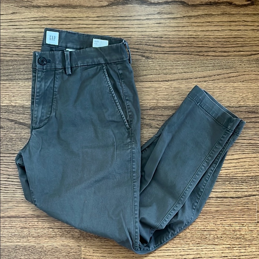 GAP Men's Gray Chinos